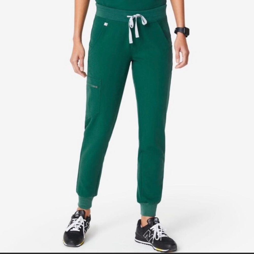 FIGS Technical Collection Hunter Green Size Small Joggers